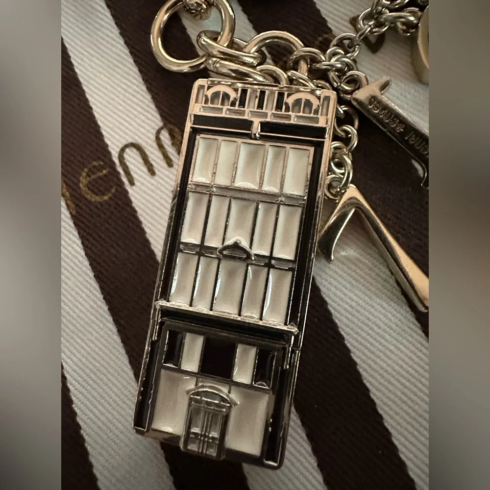 Gorgeous Henri Bendel Iconic 712  5th Avenue Gold Keychain Fob Bag Charm VGUC